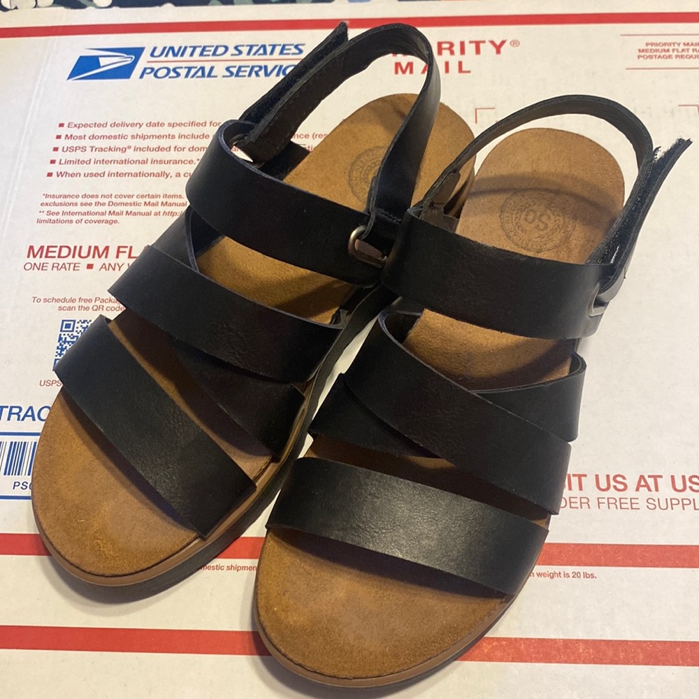 Ready to ship to you!!!❤️🎈🎊🎉Black Straps Sonoma sandals.
